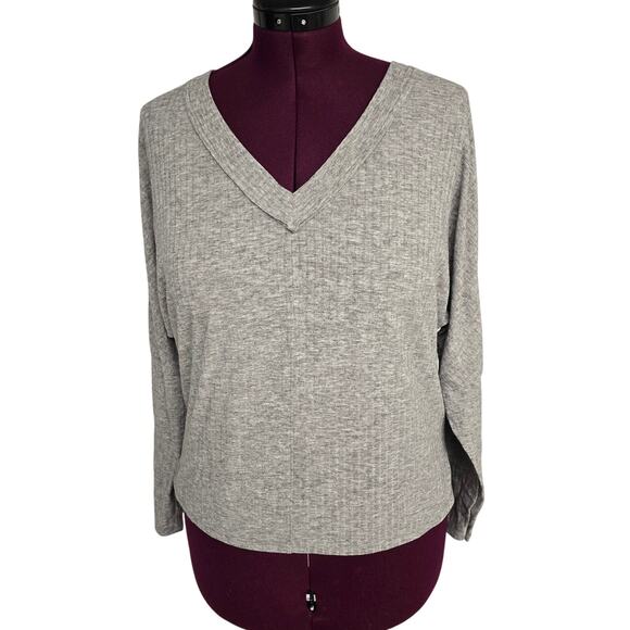 Women's Sophie Rue Gray V-Neck Knit Top w/ Cinch Tie Back - Size Medium - Picture 2 of 10